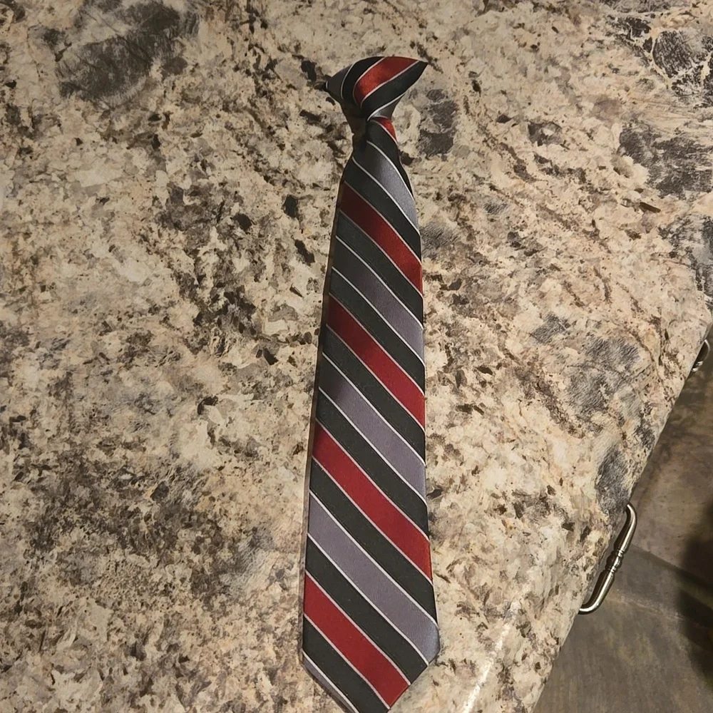 Clip on tie